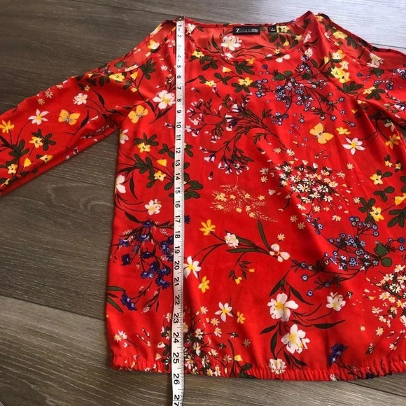 New York And Company Cold Shoulder Top Red Floral Lightweight Womens Size Small - Picture 8 of 14